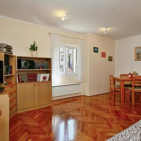 Awesome In Novigrad With Kitchen Apartman Novigrad Istria