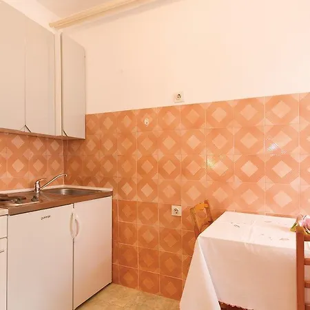 Awesome In Novigrad With Kitchen Apartman Novigrad Istria