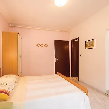 Apartman Awesome In Novigrad With Kitchen *