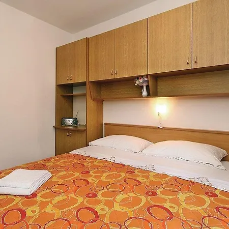 Apartman Awesome In Novigrad With Kitchen
