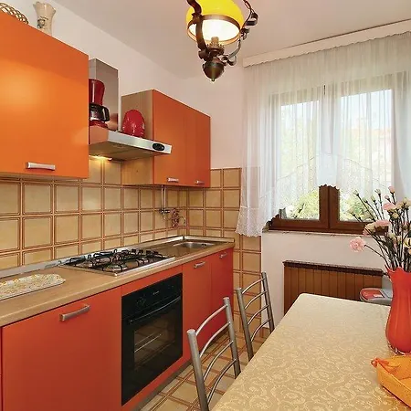 Awesome In Novigrad With Kitchen Apartman *