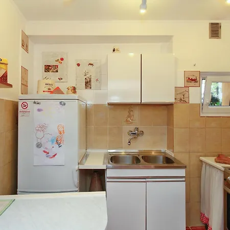 Awesome In Novigrad With Kitchen Apartman