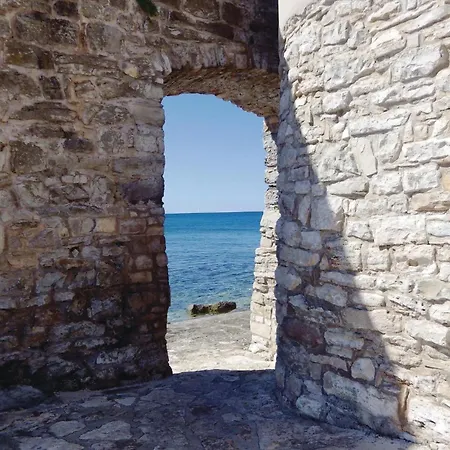 Awesome In Novigrad With Kitchen Apartman Novigrad Istria