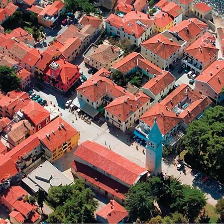 Awesome In Novigrad With Kitchen Apartman