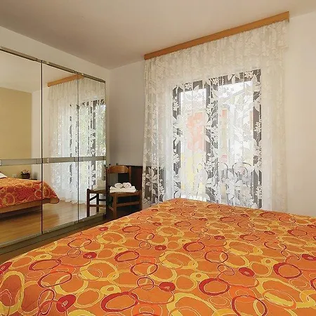Awesome In Novigrad With Kitchen Apartman *