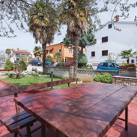 2 Bedroom Lovely In Novigrad Novigrad Istria