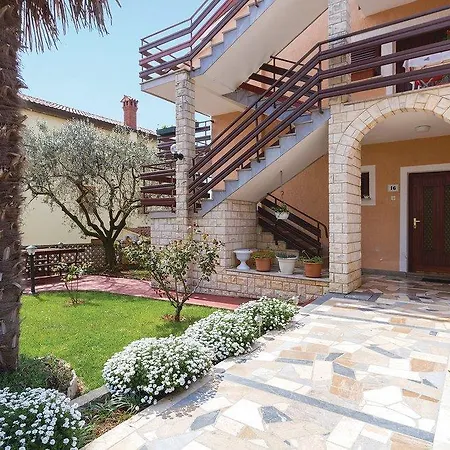 2 Bedroom Lovely In Novigrad *