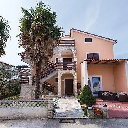 2 Bedroom Lovely In Novigrad Appartamento Novigrad Istria