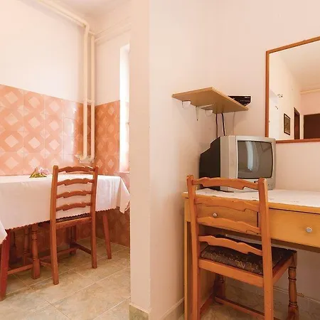 2 Bedroom Lovely In Novigrad *