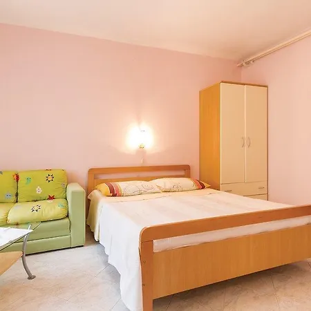 2 Bedroom Lovely In Novigrad