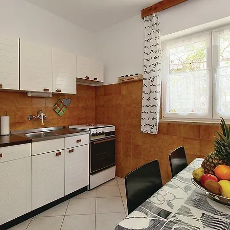 2 Bedroom Lovely In Novigrad Novigrad Istria