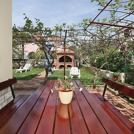 2 Bedroom Lovely In Novigrad *