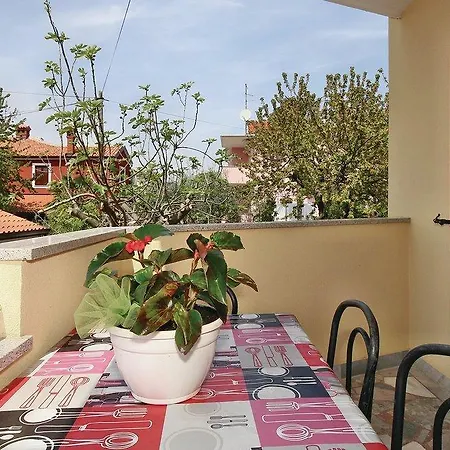 2 Bedroom Lovely In Novigrad *