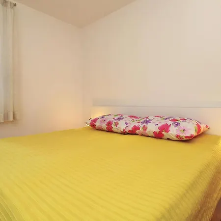 Appartamento 2 Bedroom Lovely In Novigrad