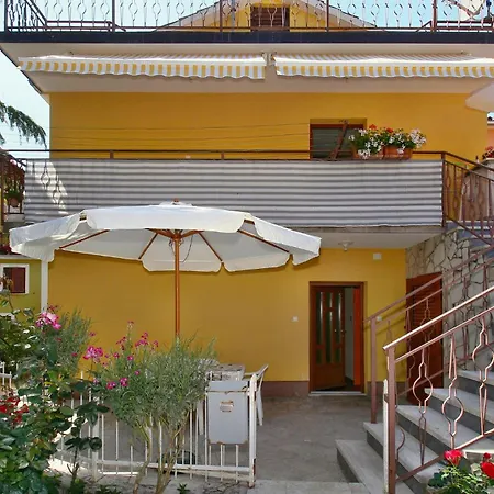 2 Bedroom Lovely In Novigrad *